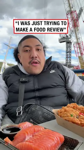 Should have read the sign behind you mate 💀 (🎥: @_chin96) #ladbible #funnyvideos #seagulls #foodreview #fail