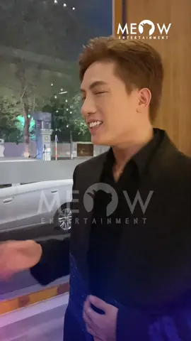 Anh Tú “Voi Bản Đôn” xuất hiện đẹp phát sáng, vội vàng chào hỏi fan rồi nhanh chóng vào sự kiện ngay. #Meowentertainment #cayphimnayne #Saptinggg #saptinshowbiz #Tiktokgiaitri #meownetwork 