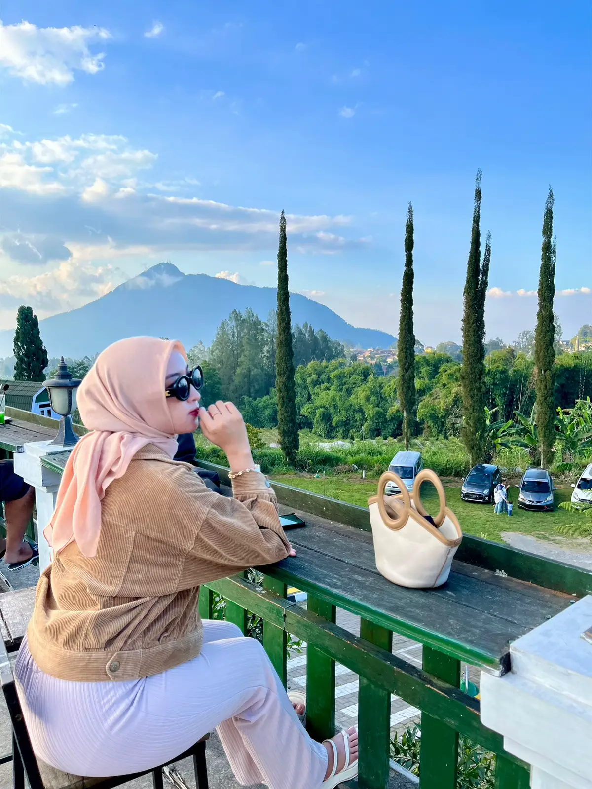 Refresh 🍃🌸✨  📍Omah Kembang Merbabu #wisatasemarang #beranda #foryou #semarangstory @HumbleBee. 