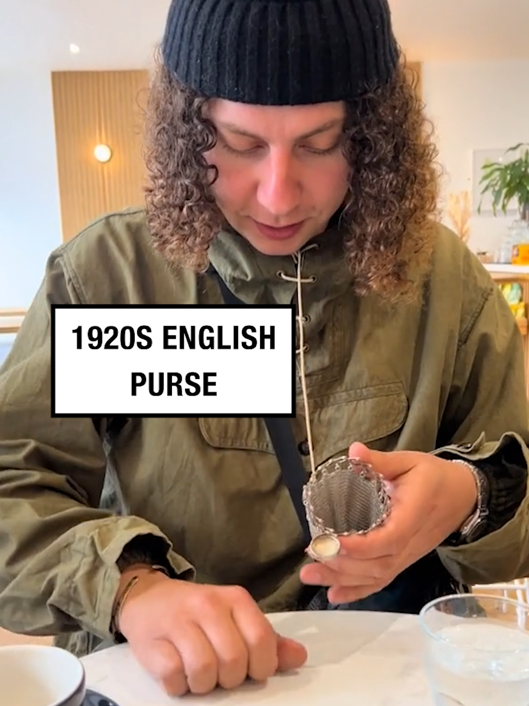 This is better than my wallet! 🤩🤣 🎥 @ragparade  #UNILAD #history #antique #purse #wallet #coolstuff #coins #england