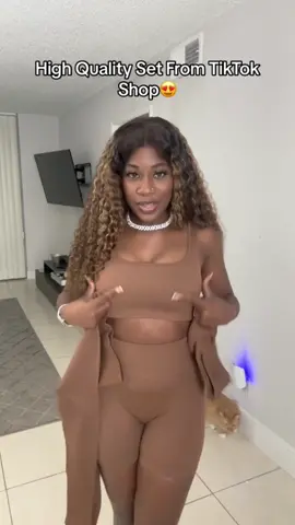I like this ribbed set.  #minniemyra #oqqfashion 