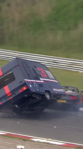 that time things went off with a hitch 😅 ⏮️ flashback to 2018 #f1 #maxverstappen #danielricciardo #redbullracing 