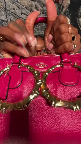 New bag so new video :) #asmr #whatsinmybag 