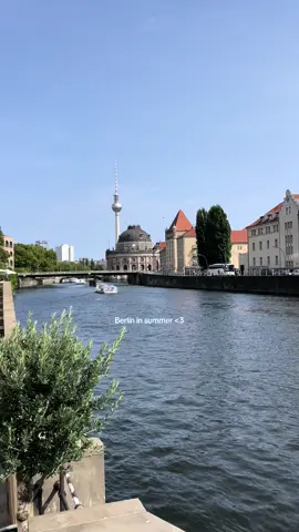 Berlin in summer 🌞 #berlin #berlincity #germany #berlinsummer #summerinberlin #berlinguide #berlintrip #berlintravel #berlintravelguide #berlinaesthetic #berlinvibes #tvtowerberlin #brandenburgertor #museumisland #eurotravel #eurosummer 