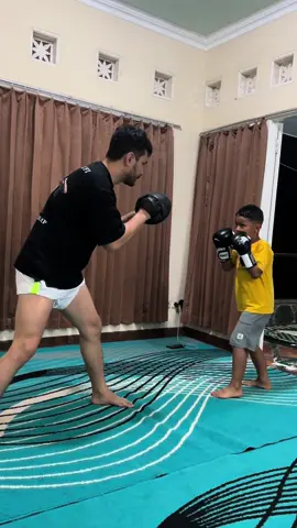 Pads work with daddy after quite long time 🔥👊💪 @Hassan Yosufi   #nawidyosufi #foryou #fyp #explore #viral #trending #jakarta #indonesia 