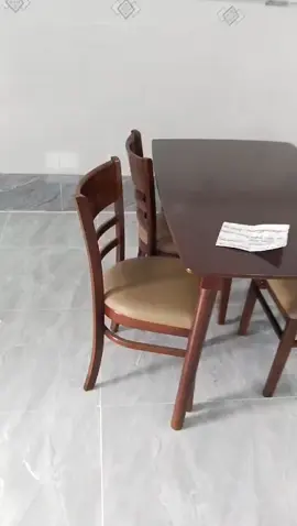 Bộ bàn ăn 4 ghé gỗ tự nhiên màu nâu cánh gián giá tốt