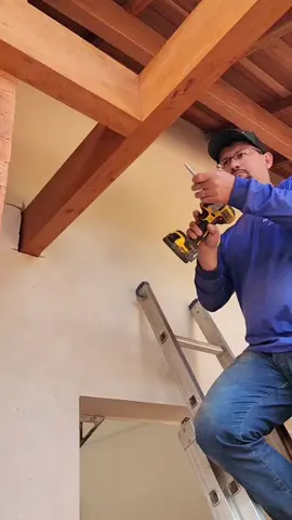 ORGULHO DE SER CARPINTEIRO 🙏  #obras #carpintaria #macetes #encaixe #ferramentas #carpinteiro #juninhocarpinteiro #orgulhodesercarpinteiro #facavocemesmo #DIY 