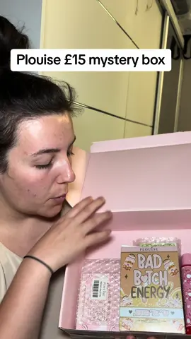 Open my @PLOUISE @Paige Louise £15 mystery box with me!!  #plouise #plouisemakeup #plouise_makeup_academy #mysterybox #bargain #fyp #makeup #skincare #badbitch #lipoil #lipconditioner #eyeshadow #bubblebath 