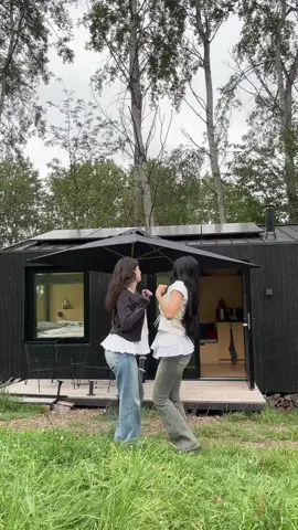 @Raus <3 (i cut my hair short after seeing this) #fyp #cabin #trend #viral #disco #cousins #sisters