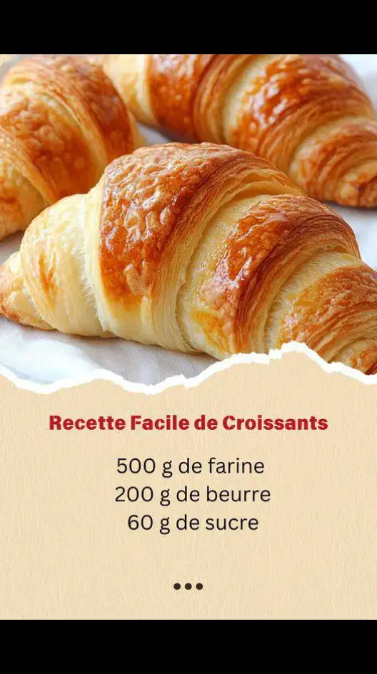 **Recette Facile de Croissants 🥐🍞😋** Voici une recette très simple pour préparer des croissants maison. Pour un résultat parfait, il est important de respecter le temps de repos de la pâte, ce qui lui permettra de bien gonfler. Ces croissants peuvent être fourrés selon vos envies : chocolat, crème pâtissière, ou même des fruits. **Ingrédients :** - 500 g de farine - 200 g de beurre - 60 g de sucre - 25 cl de lait - 2 cuillères à café de levure de boulanger - 1 cuillère à café de sel **Instructions :** 1. **Préparation de la pâte :** Délayez la levure dans le lait tiède. Dans un grand bol, mélangez la farine, le sucre, et le sel. Ajoutez le lait avec la levure et mélangez jusqu’à obtenir une pâte homogène.    2. **Incorporation du beurre :** Sur un plan de travail fariné, étalez la pâte au rouleau à pâtisserie. Coupez le beurre froid en fines lamelles et répartissez-les uniformément sur toute la surface de la pâte. Repliez la pâte en trois, comme un portefeuille.    3. **Repos de la pâte :** Placez la pâte pliée au réfrigérateur pendant 15 minutes. Ensuite, sortez-la, étalez-la de nouveau, puis repliez-la encore en trois. Remettez-la au frais pour encore 15 minutes. 4. **Formation des croissants :** Étalez la pâte très finement sur le plan de travail. Découpez des triangles de la taille souhaitée et roulez-les en commençant par la base et en terminant par la pointe. 5. **Levée des croissants :** Disposez les croissants sur une plaque de cuisson recouverte de papier sulfurisé. Laissez-les lever pendant 1 heure à température ambiante. 6. **Cuisson :** Préchauffez votre four à 180°C. Enfournez les croissants pendant environ 20 minutes, jusqu’à ce qu’ils soient bien dorés. --- Profitez de vos délicieux croissants faits maison, croustillants à l'extérieur et moelleux à l'intérieur ! 😍