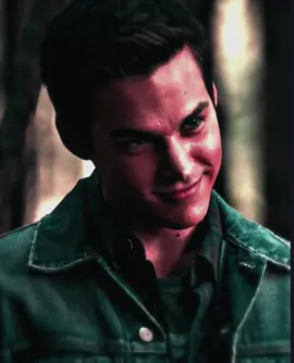 não sei não mas ele parece meio louco #kaiparker #kaiparkeredit #tvd #tvdedits #thevampirediaries #thevampirediariesedit #diariosdeumvampiro #malachaiparker 