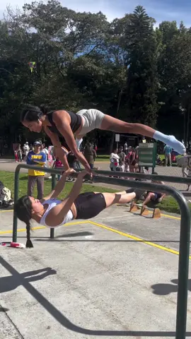 Calisthenics girl. 💪🏻🤩 #calistenia #streetworkout #calisthenics #viral #girls #calisthenicsgirls #mulheres #fyp 