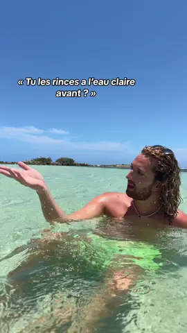 Explication ⬇️ Ton cheveu c'est comme une éponge 🧽, si tu la trempe dans de l'eau propre et que tu la mets dans une eau sale et que tu l'essores en bien tu verras que l'eau qui sortira de l'eponge c'est de l'eau propre 🧼 donc quand tu vas a la piscine ou a la plage, rince toi les cheveux a l'eau claire avant de taper ton meilleur plongeon 🏊 #conseilcheveux #plage #soinscheveux 