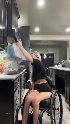 grocery shopping as a wheelchair & the struggles that can come with it! 🩷 #paralyzed  #spinalcordinjurylife  #wheelchairlife  #fyp  #wheelchair  #disability 