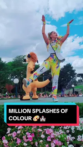 A million splashes of colour 🎨🏰 @Disneyland Paris ✨ #10k #teamwork #pourtoi #pourtoii #fyp #foryou #foryoupage #amillionsplashesofcolour #disneyparks #disneyparade #dlp #dlpfan #dlp_group #disneylandparis #timonandpumba #dance #dancer #dancersoftiktok #francetiktok #disneytiktok #tiktokdisney #parcdattraction #disneyparkstiktok 