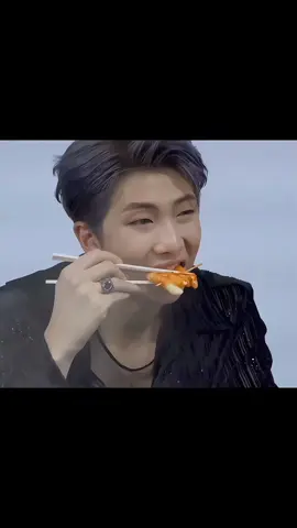 Mukbang with BTS😋 #bts #bangtansonyeondan방탄소년단 #kimnamjoon #kimseokjin #minyoongi #junghoseok #parkjimin #kimtaehyung #jeonjungkook #btsarmy #eating #food #bangtantv #boygroup #kpop #viral #viralvideo #🌷 
