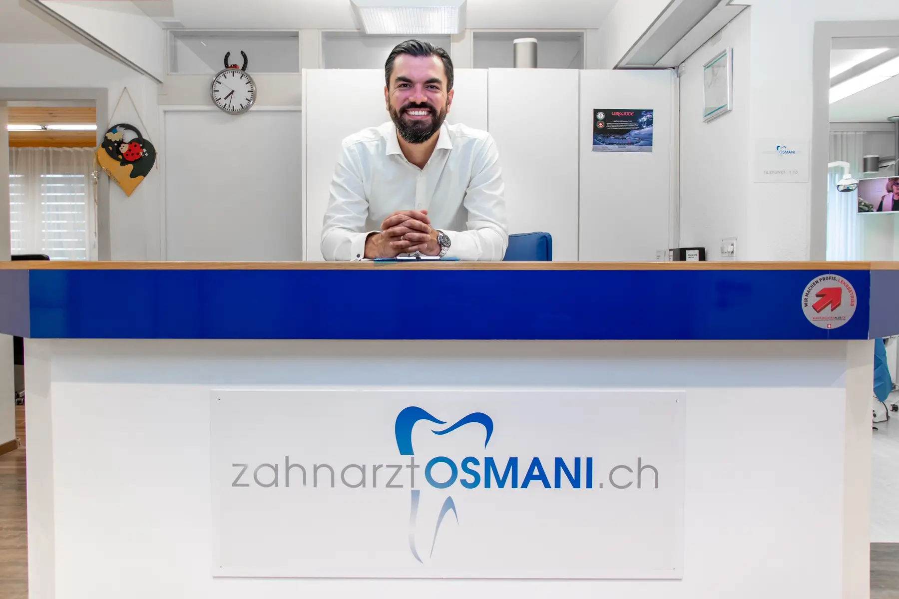 Wenn ich mein Bekleidung anhabe, bin ich in meinem Element wunderschöne Lächeln zu zaubern und zu kreieren 🦷🙌 #zahnarztosmani #zahnarzt #dentist #besterjob #passion #leidenschaft 