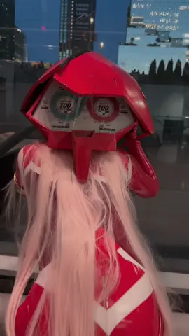my butt isnt out its just the latex peeling RELAXXXXX #animenyc #animenyc2024 #002 #zerotwo #zerotwocosplay  #002cosplay #waifu #bestgirl  #fyp 