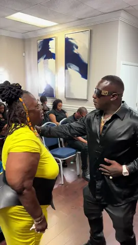 Rocsi’s Mom and Brother get into it at the funeral and she blames him!  #God #Jesus #Jesusispoppin #Jesusbeenpoppin #kountrywayne #letthatsizzleinyourspirit #helpisontheway #Love #filmmakerchasewalker 
