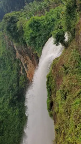 Adrenaline rush experience at sipi falls Uganda 🇺🇬.  There is no sipi falls without abseiling,  as you're planning to visit sipi don't forget to add abseiling to be in your bucket list.  join us for any adventure experience at sipi falls.  book now 0786 997 175 #absei#kenya#ugandatiktok 