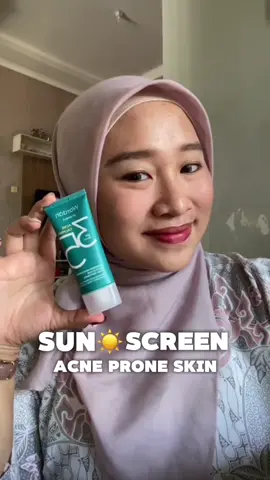 sunscreen @Wardah Beauty Official yg ini cocok banget di muka aku yg berjerawat, ringan dipake juga, mantepp dah pokoknya😍  #fyp #foryoupage #sunscreen #sunscreenwardah #wardahuvshield 