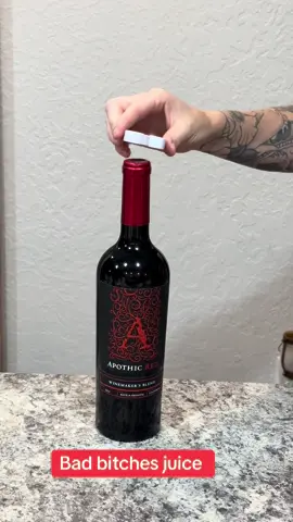 #wine #wineopener #winetiktok🍷 #winers #winetok #wineopeninghack #tiktokbacktoschool #tiktokmusthaves #dealsfordays #dealhunter 