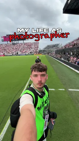 My life as photographer ✨ C’est une chance d’être là ou j’en suis aujourd’hui et j’aurais jamais pu vivre ça dans un autres métier. Photographe aka le meilleur métier au monde 🌍 #voyage #photographer #UFC #nascar #ligue1 #football #life 