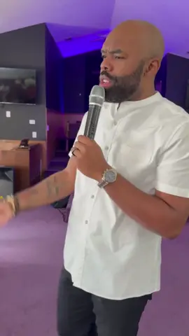When Mimi’s attempt to talk to the pastor doesn't go as planned