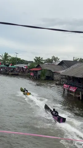Seru juga versi indonesianya 😂 #speedboat #fypシ #thailand🇹🇭 #foryoupage #raceboat #boat #kapal #xzybca #thailandstyle 