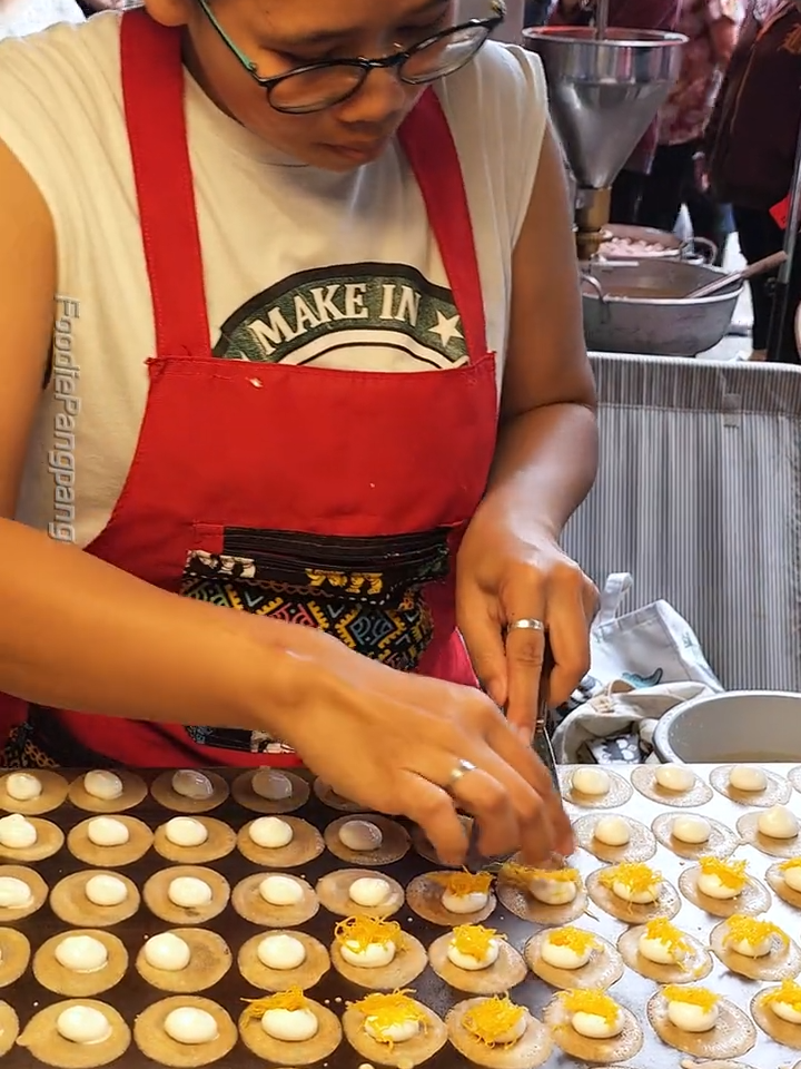 Popular Thai Crispy Pancakes #tiktokfood #fyp #pancake #bangkok