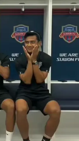 wkwkwk. arho lentur joget cheerleaders nya yah#arhanzize #nurulazizahrosiade #pratamaarhanalifrifai #timnasindonesia #xyzbca #cheerleader #suwonfc #korea 
