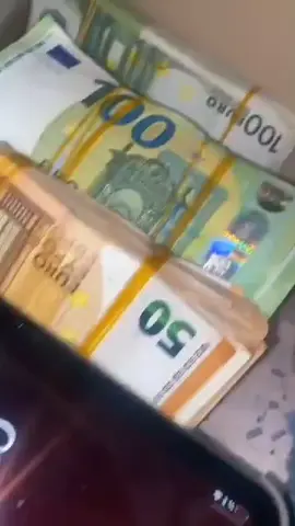 Tutte le note che comprerai da noi non sono altro che cloni al 100%.  Coloro che hanno già acquistato da noi possono testimoniare perché la nostra priorità