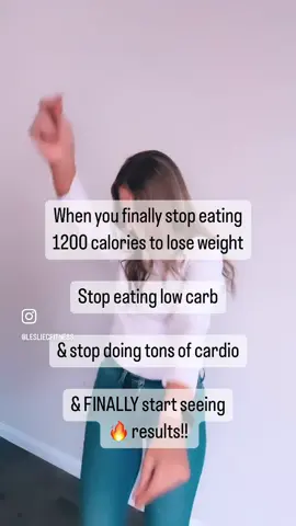 You’re going from one extreme to the next and that’s why you’re not losing the weight!  I use to think I had to eat 1200 calories or less to lose weight.  Or eat less than what my Apple Watch said I burned. 😳 With an hour a day of cardio 😩 This left me burn tf out. I could only stick with it a few days until I would binge eat and then I would repeat the cycle every couple days.  This way is just not sustainable, no one will be able to stick to something like this for long term. You will keep losing and gaining the same 3-5lbs and left wondering why “nothing works”  When my clients join me they are always amazed at how much they can actually eat and still lose weight!! 🙌🏻 The goal is to eat as much as possible while losing weight!! Wouldn’t it be so much better if you could eat 1700-1900 calories and see consistent weight loss week after week!?  I don’t know about you, but I would rather eat more and lose weight instead of trying to starve myself there!  Want to learn how dm me “eat more” and we can chat!  #weightloss #weightlossformoms #weightlossforbusymoms #athomeworkouts #quickworkouts #mom #momof3 #howtolosebellyfat #howtoloseweight