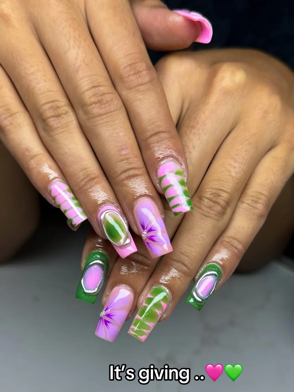 #fypage #nails #nailinspo #green #pinknails #nailart #fyppp