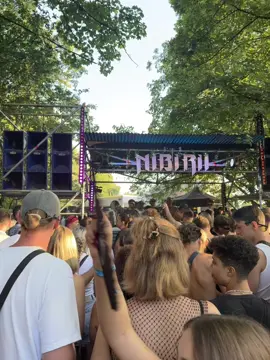 The vibe at Adrièn Mills closing set at @Nibirii is so elite 😂🫶🏼 #nibiriifestival #techno #techhouse #bouncytechno 