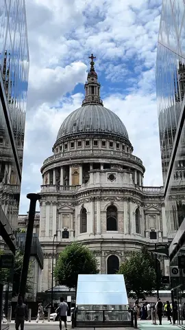 Which country are you watching this from? ❤️🏴󠁧󠁢󠁥󠁮󠁧󠁿 #londonmoments #london #londonvibes #explorelondon #summerlondon 