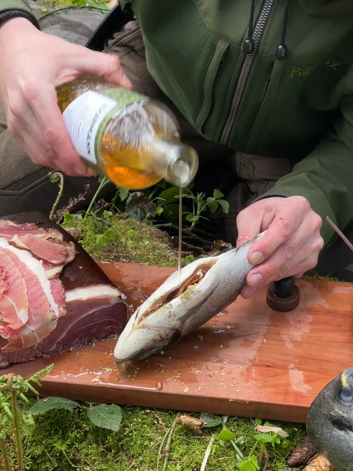 Whiskey is sanitising my delicious fish😎 #firekitchen#asmr#outdoorcooking #fish