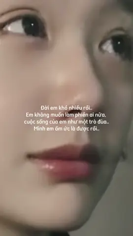 Từ khi nào..??? Một cô gái hồn nhiên, vô tư, hay cười. Không suy nghĩ quá nhiều về cuộc sống.. Mà bây giờ cô ấy trầm tư, ít nói, mệt mỏi, buồn bã.. lại hay suy nghĩ về tương lai với bao bộn bề áp lực. Điều gì khiến em thay đổi đến vậy..? Phải chăng trong im lặng em đang cố gắng chữa lành những tổn thương của chính mình. #Noibuon96 #buon_tam_trang #buoncodon😔 