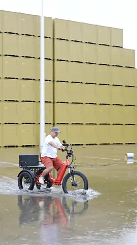 48v 750w rear drive waterproof electric tricycles with dual 48v 20Ah battery totally 40Ah battery more than 150km distance range 3 wheeler fat tire electric tricycle bicycle e bike with rear seats in stocks. Retailer price 1300-1500USD.  T is rental in parks, sandbeach and school. Welcome you ordered, wholesale price will be much more competitive.  #electrcbicycle #electricbike #tricycle #trike #etrike #ebikelife #rainday #waterprooftrike #3wheeler #fattireebike 