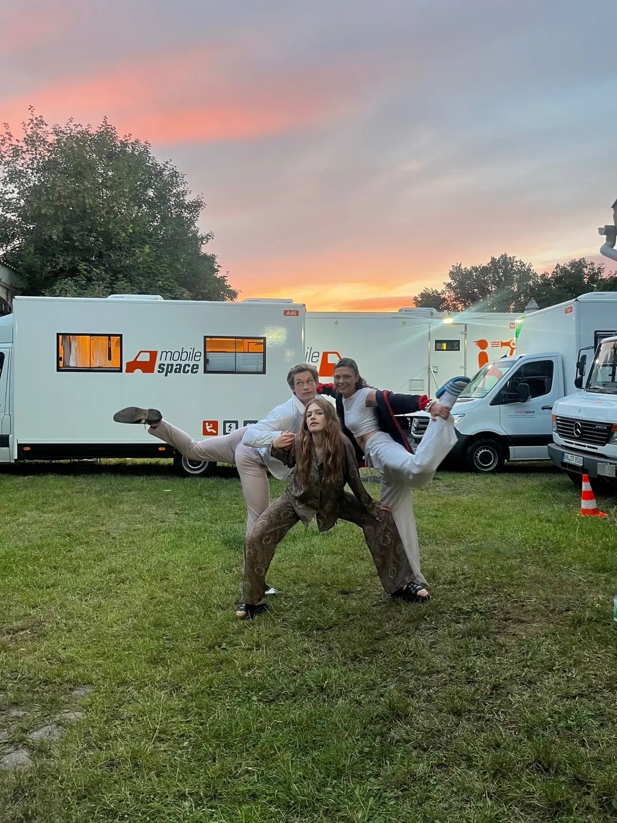 das M in maxton hall steht für MÄUSE 🩷 (bonuspunkt wer den kolinski cameo-auftritt findet) #MaxtonHallOnPrime @monakasten #maxtonhall @Harriet Herbig-Matten @justusriesner @andrea guo @elxriccardi 