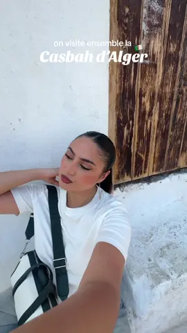 jour 2 à Alger et aujourd’hui on visite la Casbah 🚪🤍 si jamais ça vous intéresse vous pouvez contacter Yousra sur instagram (@cloucyousra) pour une visite guidée ! 🫶