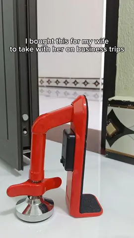 Alarm door stopper (Link is in the bio) I bought this for my wife to take with her on business trips #doorstopper #alarmdoorstopper 