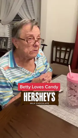 That look when she got away with something alzheimer alzheimers dementiaawareness dementia hers #ENDALZ #alzheimers #alzheimersdisease #caregiver #dementia #alzheimerscare #pallativecare #hospicecare