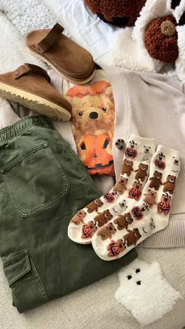 slow morning diaries 🌧️🪵🍂🕯️ #morningroutine #slowmorning #morningcoffee #morning #coffee #pumpkinspice #pumpkinseason #pumpkin #fallaesthetic #fallvibes #rainyday #rain #autumnvibes #autumnaesthetic #chompspartner  @Chomps 