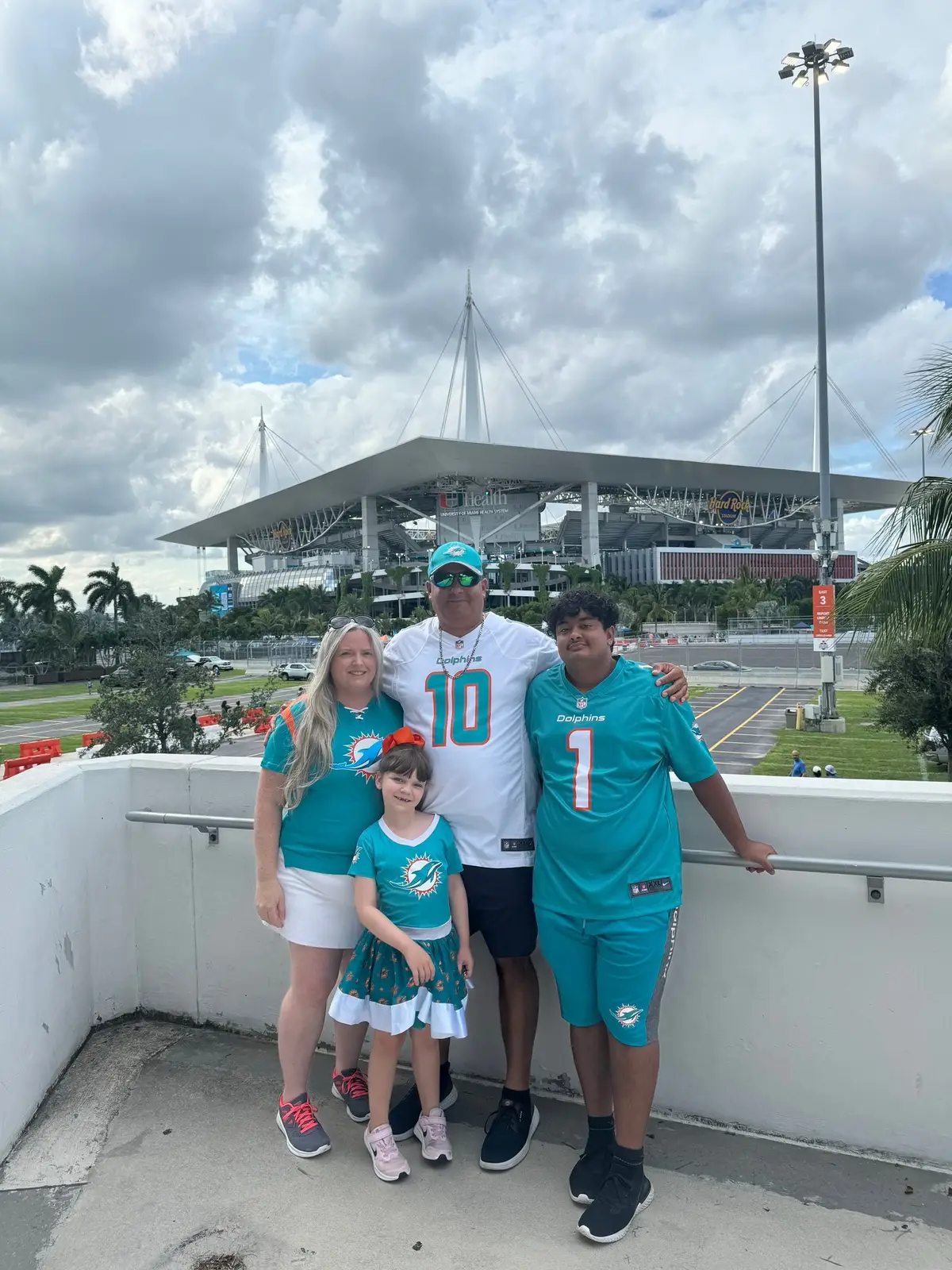 #miamidolphins #miamidolphinsfootball #hardrockstadium #football #footballtiktok #FamilyFun #familyphotos 