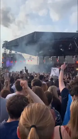 Yung Singh brought out Raf Saperra at Boiler Room: London yesterday, the crowd were vibing! (via @tommmm.04) #UB1UB2 #London 