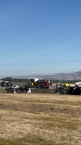 🚨 Traffic Alert: State Route-25 is closed between Bolsa Road and Shore Road due to a major crash involving two big rigs. Please avoid the area and use alternative routes like Fraizer Lake Road, San Felipe Road, and US-101. Stay safe! 🚗⛔ #TrafficAlert #DriveSafe 