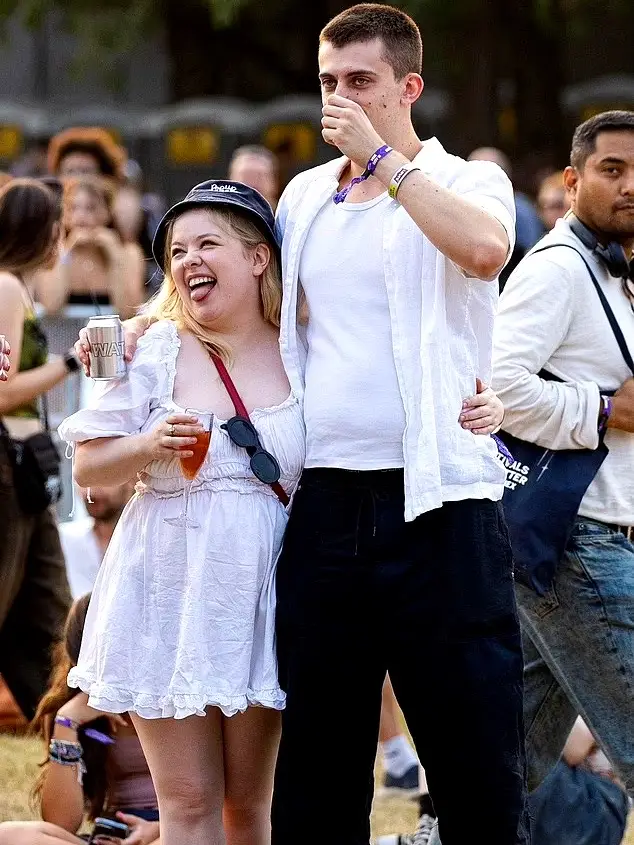 at All Points East Festival with Jake Dunn & Camilla Whitehill ✨ Via dailymail  #nicolacoughlan #jakedunn #camillawhitehill #bridgerton #penelopefeatherington #ladywhistledown #london