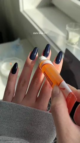 this color is everything 🫶 soooso rdy for fall nails ! 🥹 #nailtutorial #nailinspo #bluenails #navynails #darknails #fallnails 