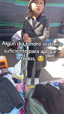 La señora esta sola y no tiene a nadie, tiene problemas para caminar, se encuentra en la feria los domingos y lunes en sección ropas de segunda en Ilo, Moquegua, Perú. POR SI QUIEREN BRINDARLE UNA AYUDA. 🤝🙏